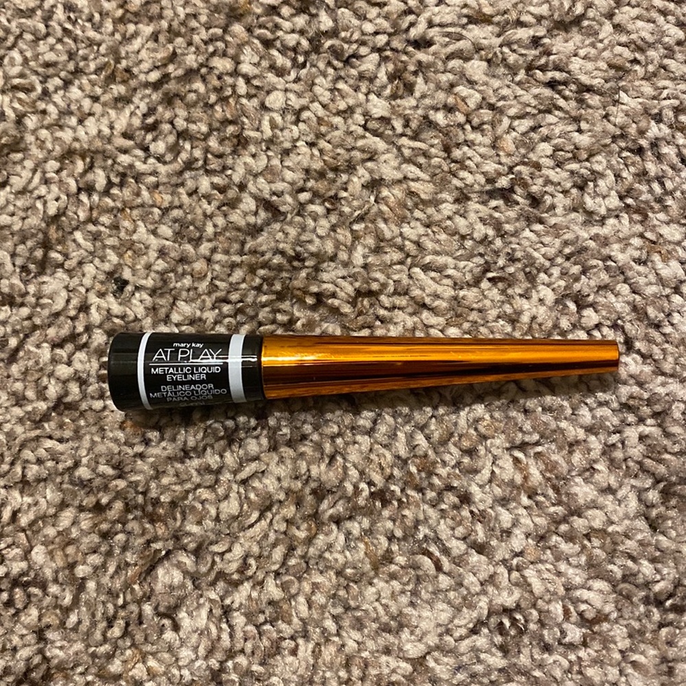 Mary Kay Metallic Liquid Eyeliner